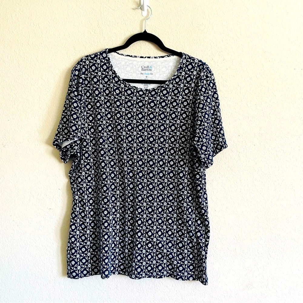 Croft & Barrow Navy and White Floral The Classic Tee size 1X comfortable stretch